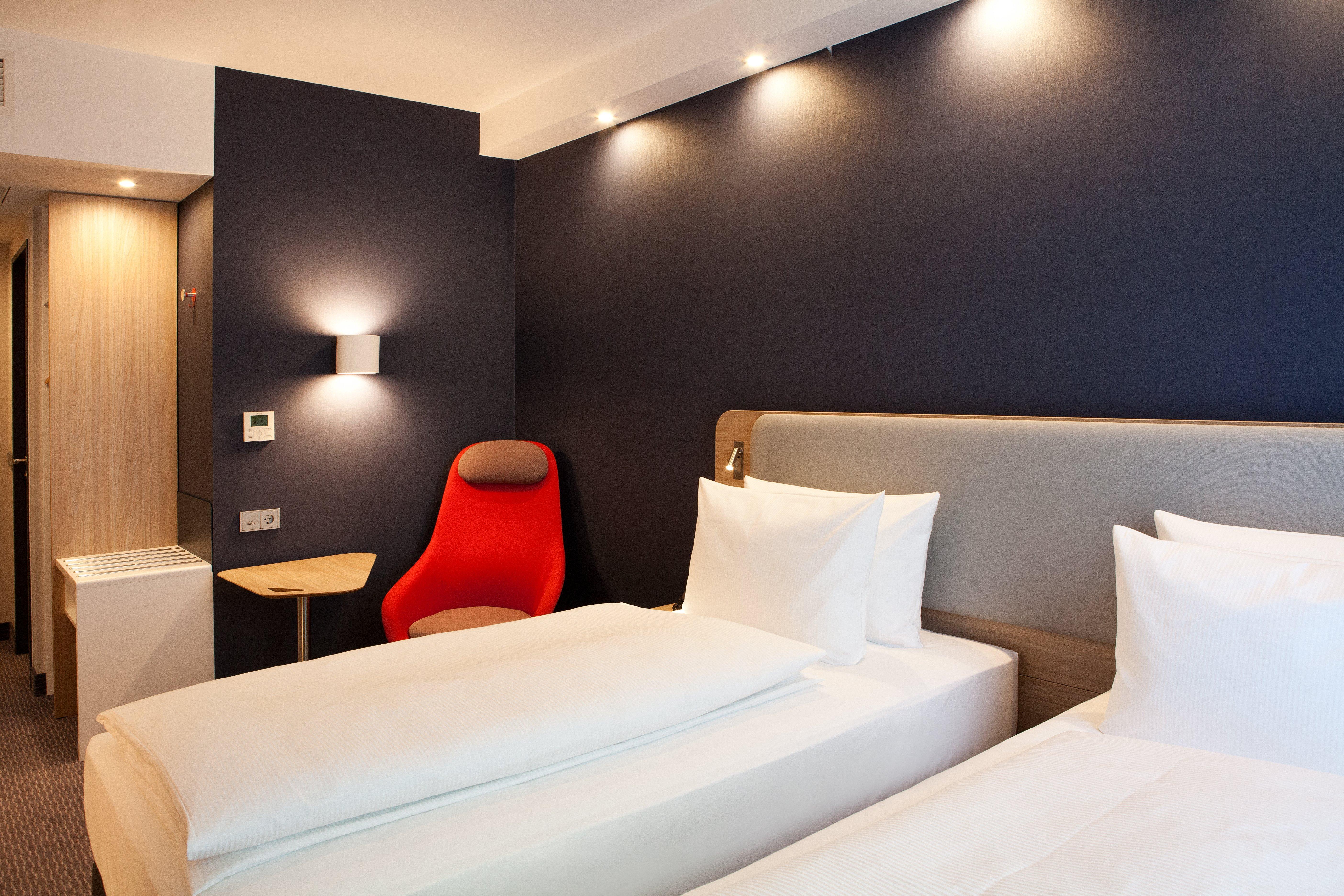 Holiday Inn Express Munich - Olching By Ihg Exterior photo